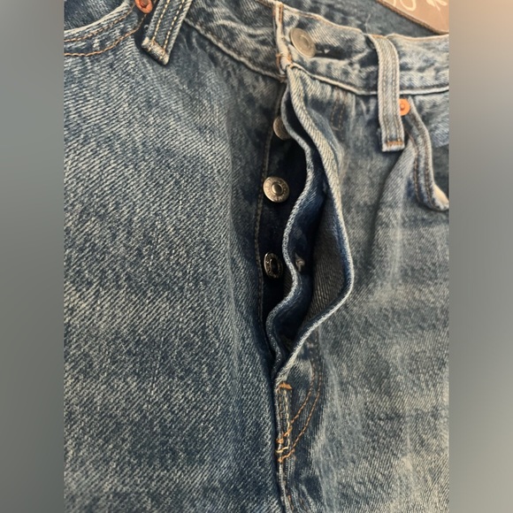 Size 28 Levi’s 501 skinny jean - Picture 3 of 12